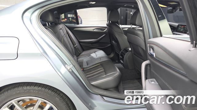 BMW 5-Series 2018 — photo 18