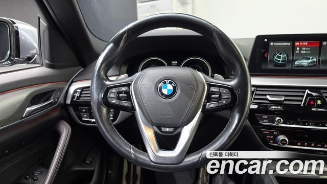 BMW 5-Series 2018 — photo 19