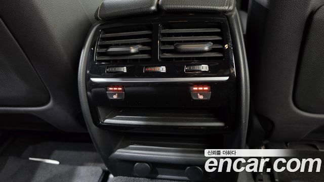 BMW 5-Series 2018 — photo 24