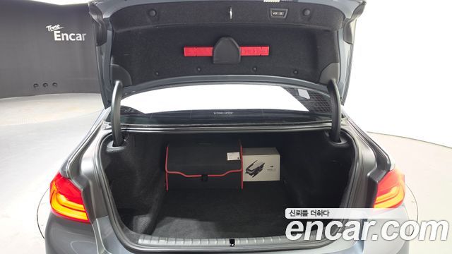 BMW 5-Series 2018 — photo 26