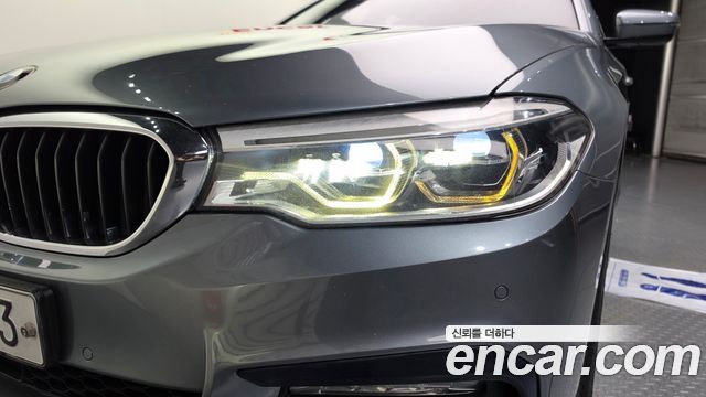 BMW 5-Series 2018 — photo 8