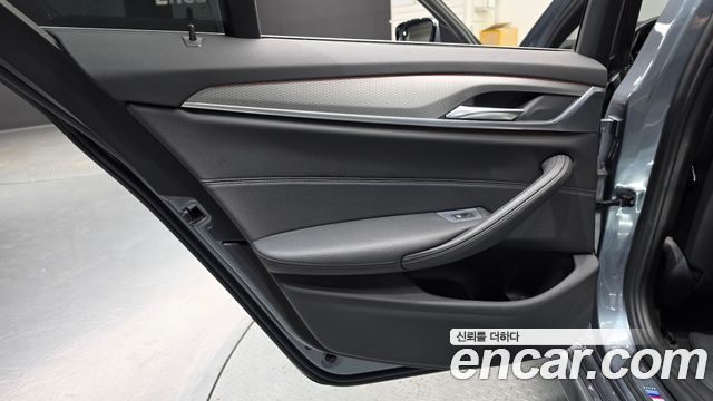 BMW 5-Series 2018 — photo 15