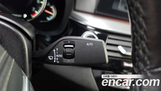 BMW 5-Series 2018 — photo 27