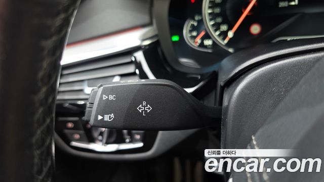 BMW 5-Series 2018 — photo 28