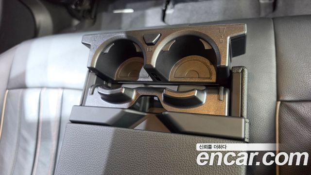 BMW 5-Series 2018 — photo 30