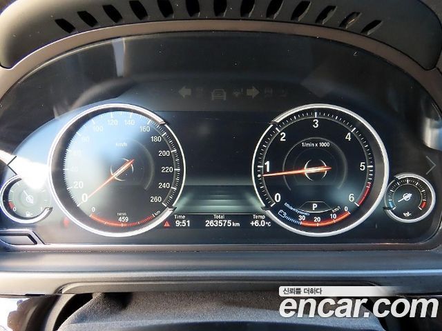 BMW 5-Series 2013 — photo 9