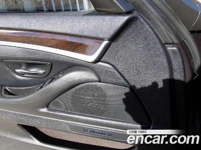 BMW 5-Series 2013 — photo 12
