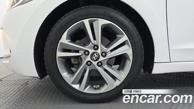 Hyundai AVANTE 2018 — photo 5
