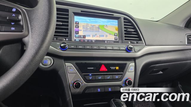 Hyundai AVANTE 2018 — photo 12