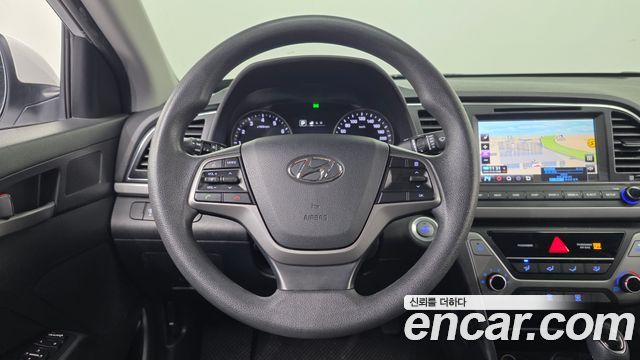 Hyundai AVANTE 2018 — photo 13