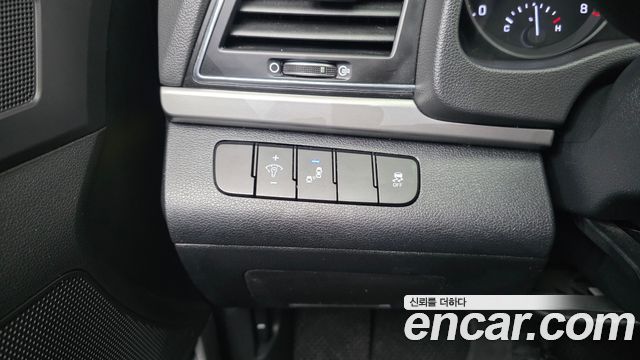 Hyundai AVANTE 2018 — photo 19