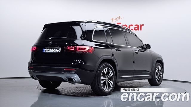 Mercedes-Benz GLB-Class 2023 — photo 2