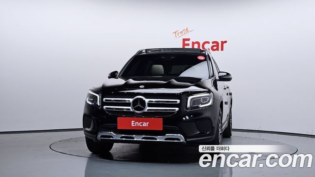 Mercedes-Benz GLB-Class 2023 — photo 3