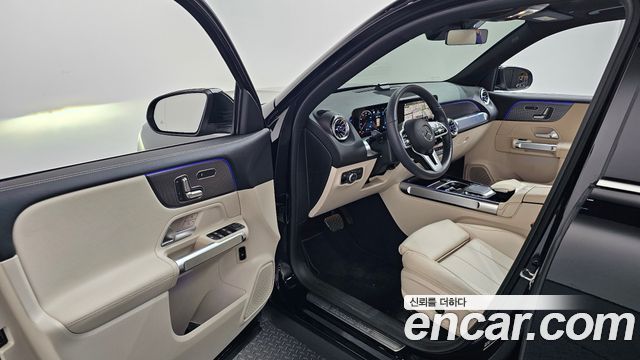 Mercedes-Benz GLB-Class 2023 — photo 10
