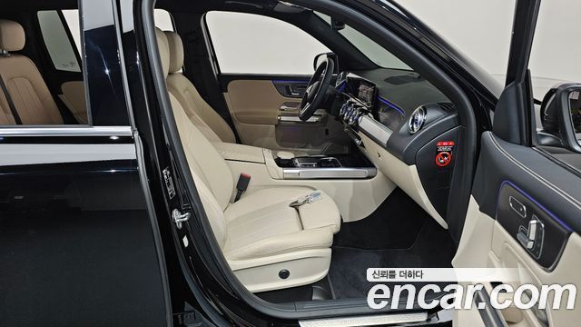 Mercedes-Benz GLB-Class 2023 — photo 11