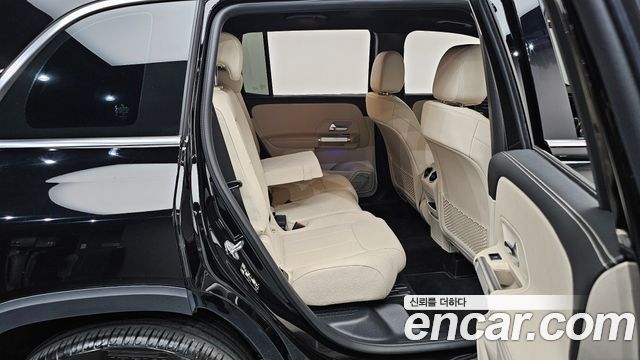 Mercedes-Benz GLB-Class 2023 — photo 12