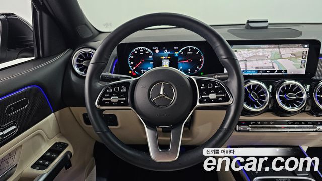 Mercedes-Benz GLB-Class 2023 — photo 13