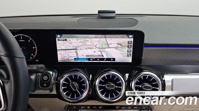 Mercedes-Benz GLB-Class 2023 — photo 14