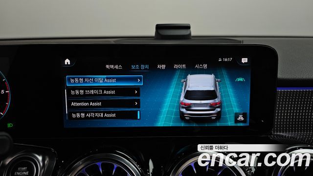 Mercedes-Benz GLB-Class 2023 — photo 16