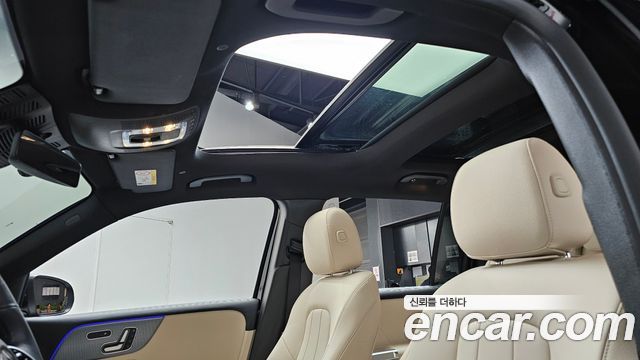 Mercedes-Benz GLB-Class 2023 — photo 18
