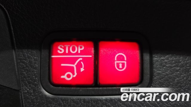 Mercedes-Benz GLB-Class 2023 — photo 19