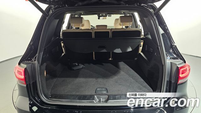 Mercedes-Benz GLB-Class 2023 — photo 20