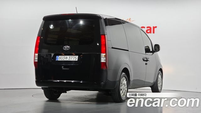 Hyundai Staria 2023 — photo 2