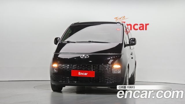 Hyundai Staria 2023 — photo 3