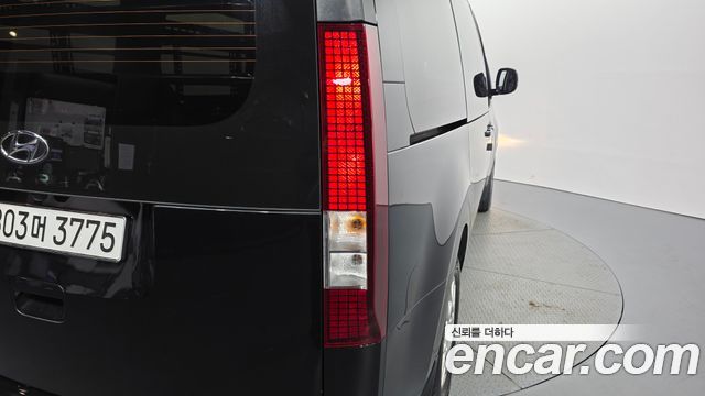 Hyundai Staria 2023 — photo 9