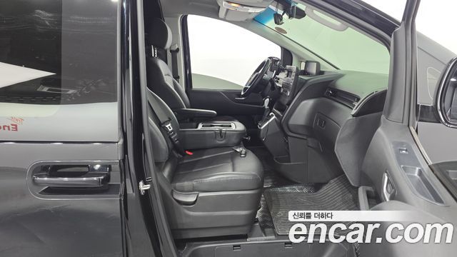 Hyundai Staria 2023 — photo 16
