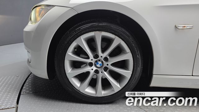 BMW 3-Series 2010 — photo 5
