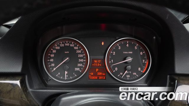 BMW 3-Series 2010 — photo 8