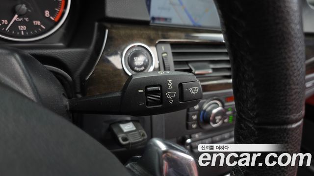 BMW 3-Series 2010 — photo 17