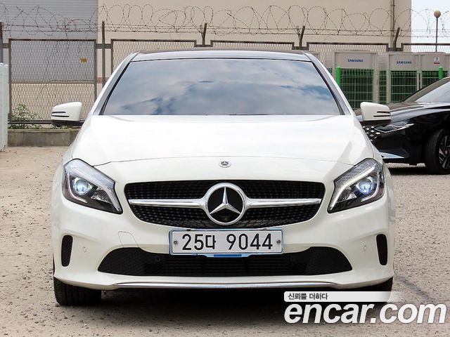 Mercedes-Benz A-Class 2018 — photo 1