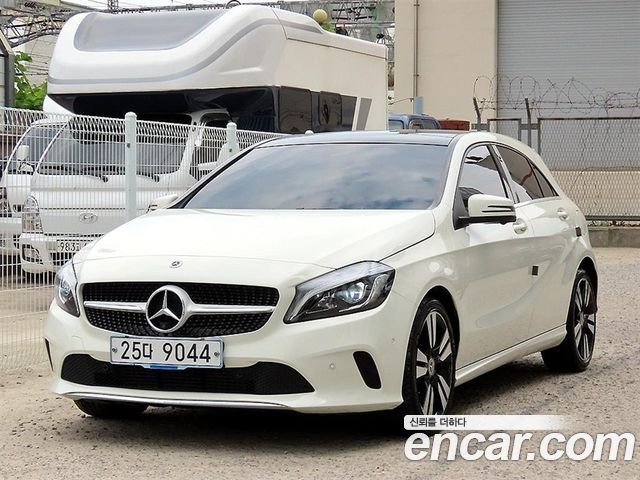 Mercedes-Benz A-Class 2018 — photo 2