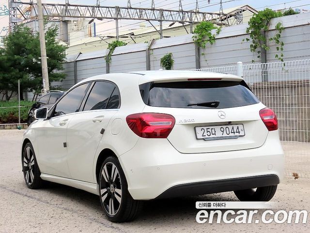 Mercedes-Benz A-Class 2018 — photo 3