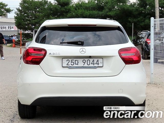 Mercedes-Benz A-Class 2018 — photo 4