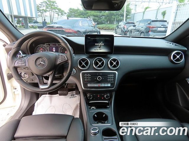 Mercedes-Benz A-Class 2018 — photo 7