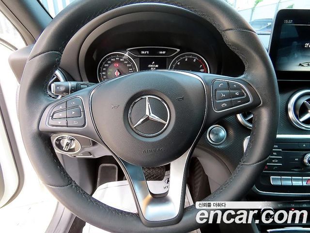 Mercedes-Benz A-Class 2018 — photo 8