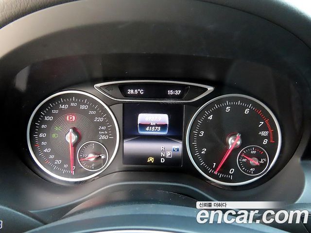 Mercedes-Benz A-Class 2018 — photo 9
