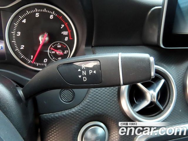 Mercedes-Benz A-Class 2018 — photo 10