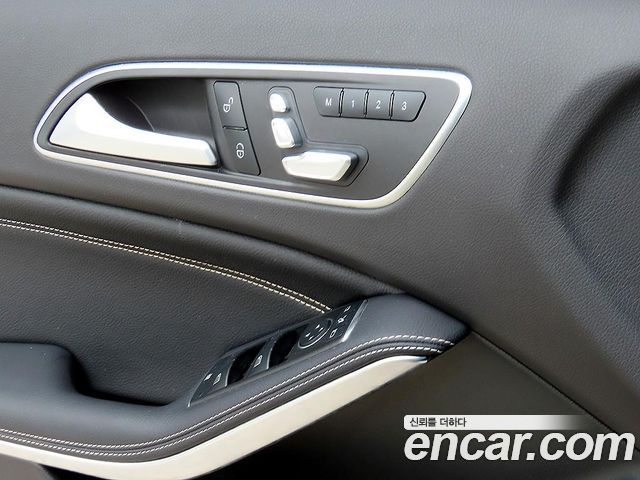 Mercedes-Benz A-Class 2018 — photo 11