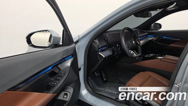 BMW 5-Series 2024 — photo 10