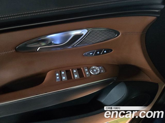 Genesis GV70 2021 — photo 16