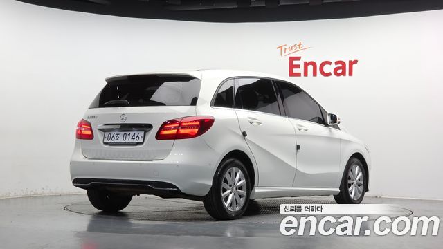 Mercedes-Benz B-Class 2016 — photo 2