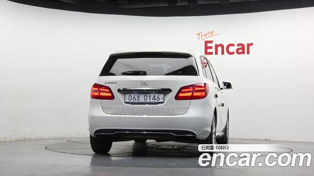 Mercedes-Benz B-Class 2016 — photo 4