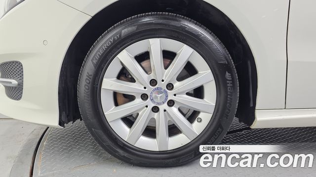 Mercedes-Benz B-Class 2016 — photo 5