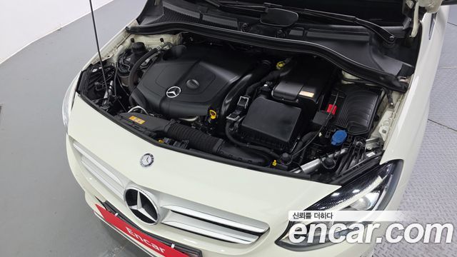 Mercedes-Benz B-Class 2016 — photo 6