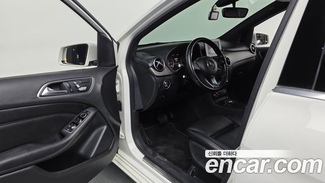Mercedes-Benz B-Class 2016 — photo 10