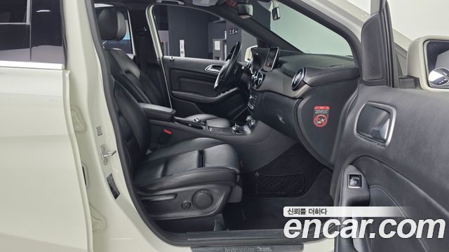 Mercedes-Benz B-Class 2016 — photo 11